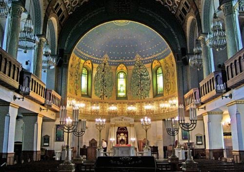 Quiet synagogue prepared for Kol Nidre and Yom Kippur evening prayers